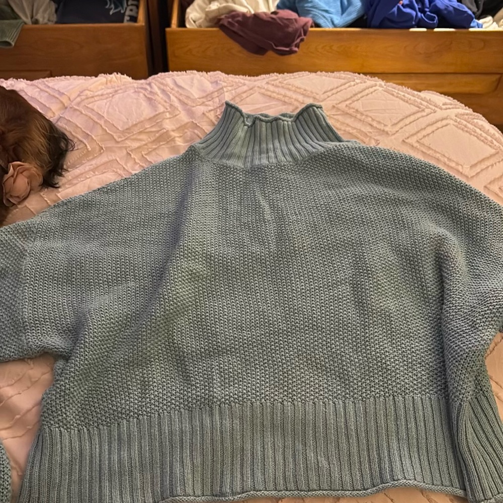American Eagle Sweater